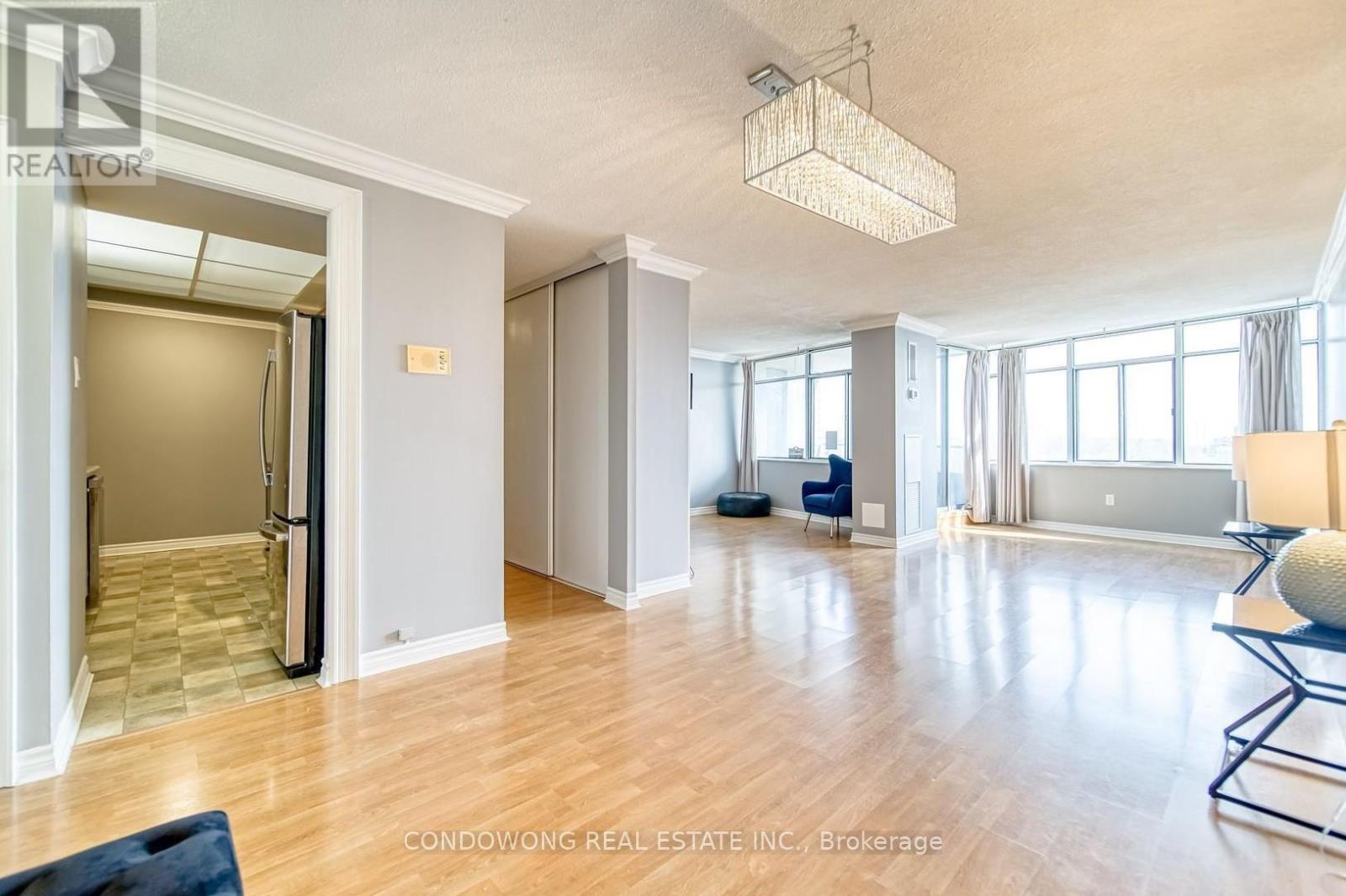 1007 - 3100 Kirwin Avenue, Mississauga (Cooksville), Ontario  L5A 3S6 - Photo 3 - W12937164