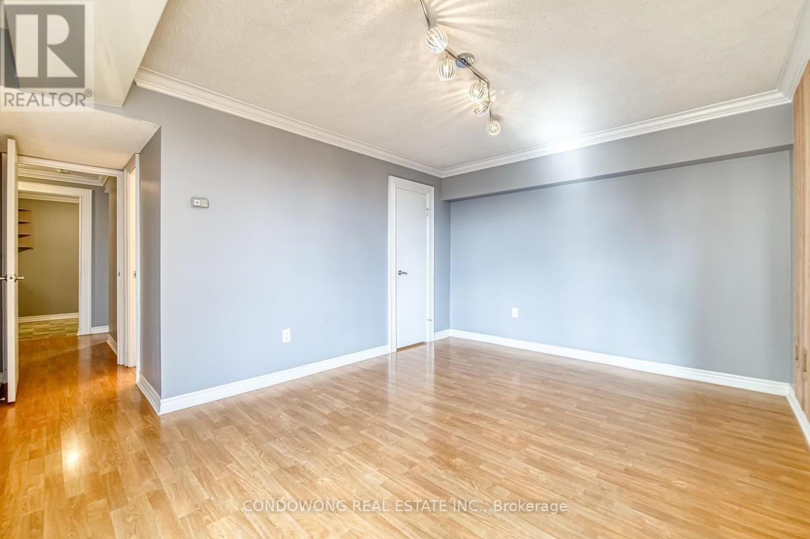 1007 - 3100 Kirwin Avenue, Mississauga (Cooksville), Ontario  L5A 3S6 - Photo 6 - W12937164