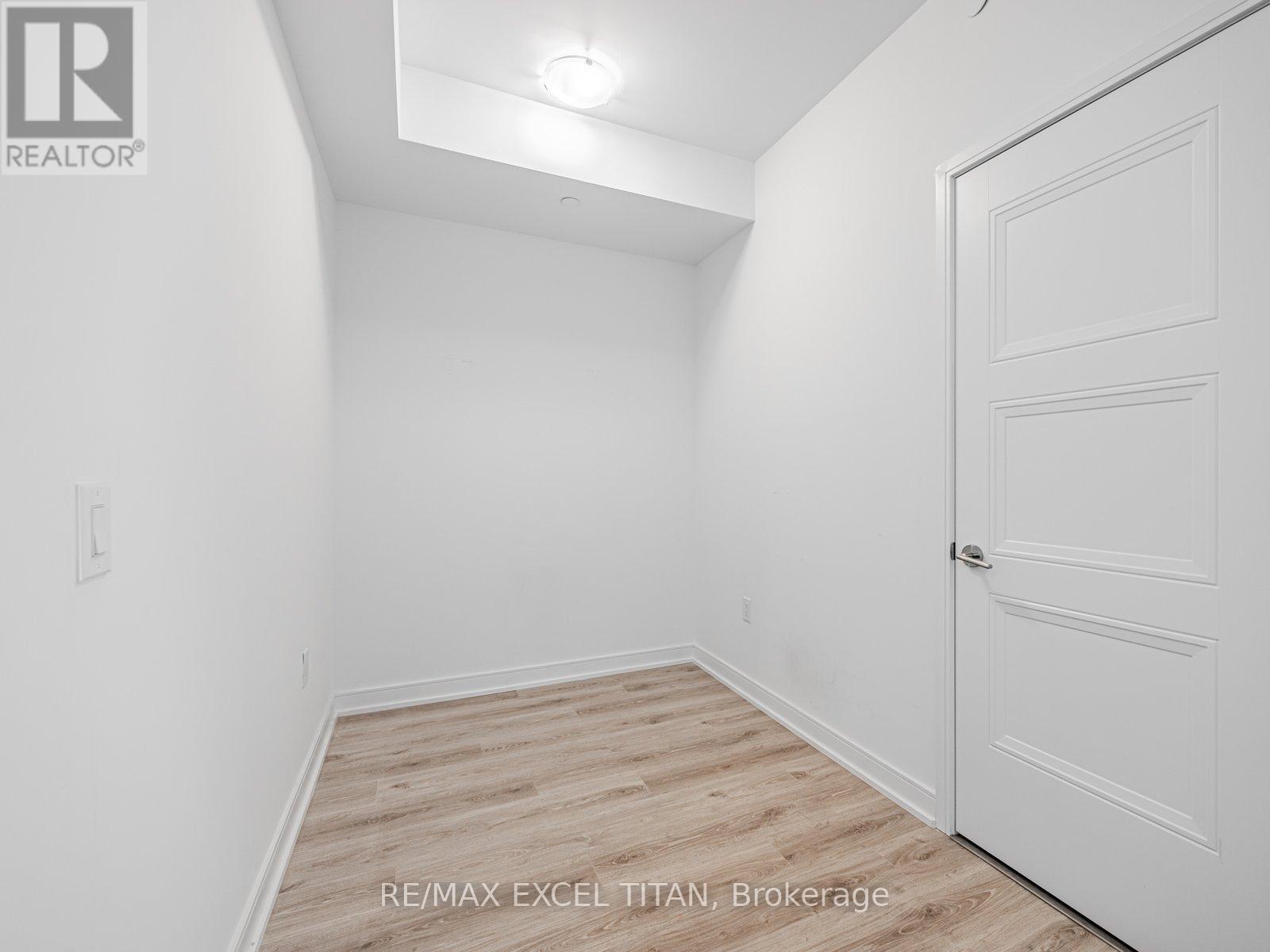 205 - 25 Neighbourhood Lane, Toronto (Stonegate-Queensway), Ontario  M8Y 0C4 - Photo 17 - W12937190