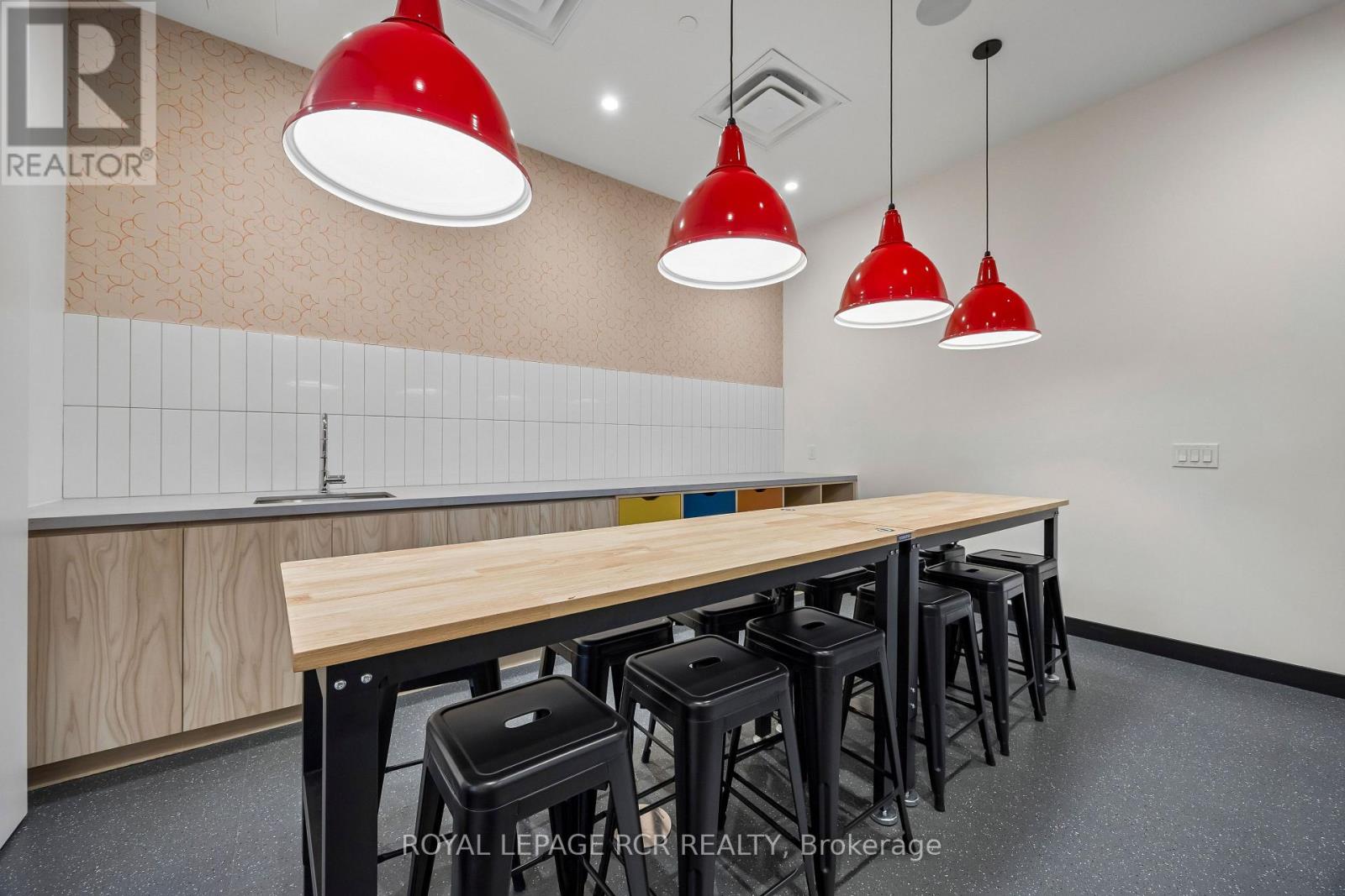 321 - 689 The Queensway, Toronto, Ontario M8Y 0C8 - Photo 24 - W12937228