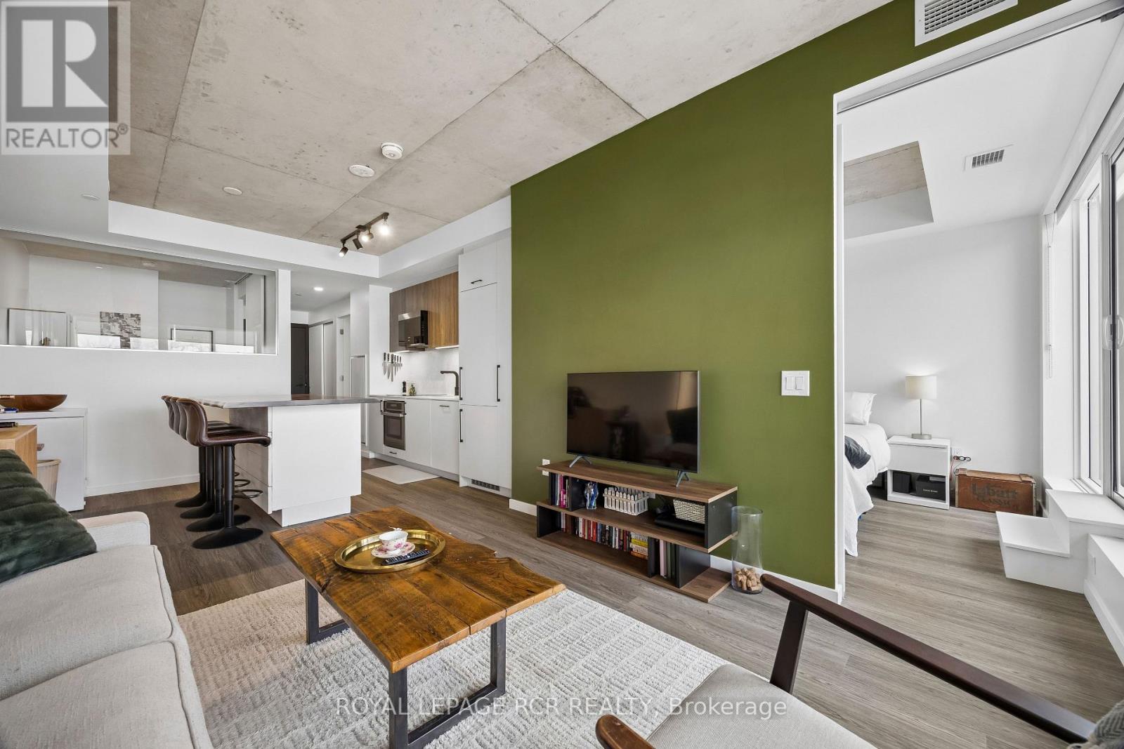 321 - 689 The Queensway, Toronto, Ontario M8Y 0C8 - Photo 5 - W12937228