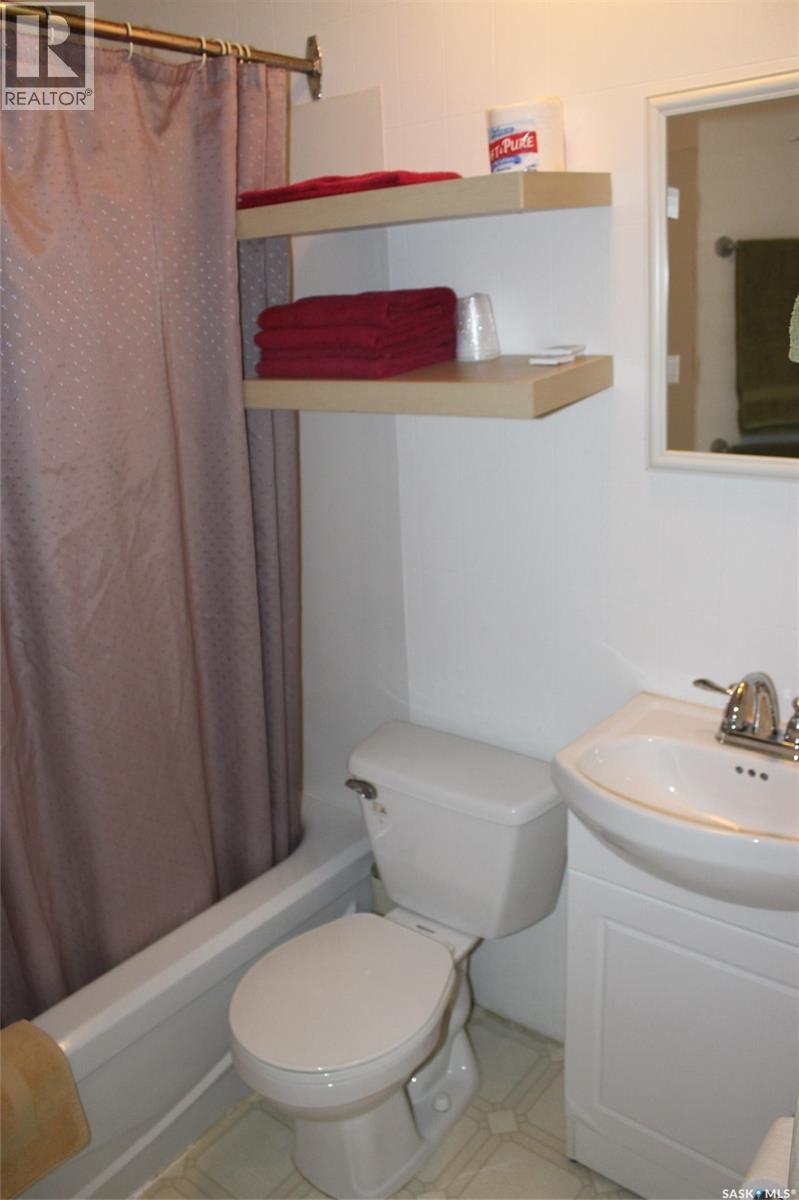 343 Redcoat Drive, Eastend, Saskatchewan  S0N 0T0 - Photo 16 - SK031645