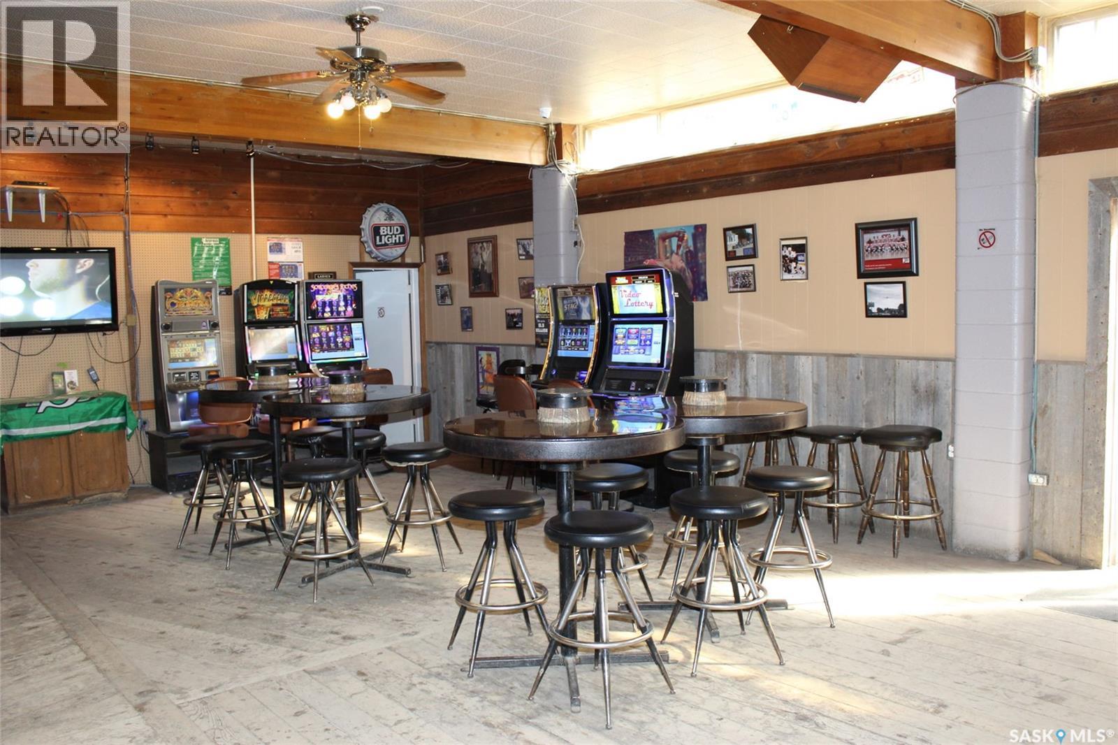 343 Redcoat Drive, Eastend, Saskatchewan  S0N 0T0 - Photo 3 - SK031645