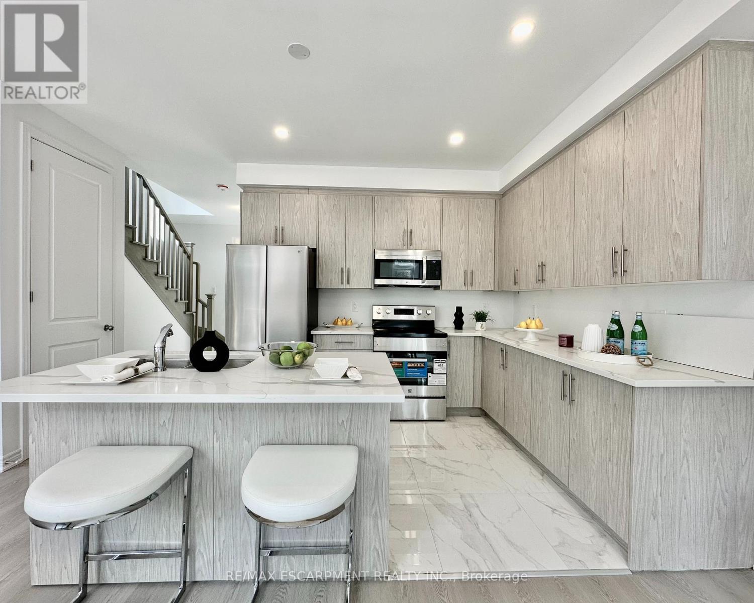 15 Davinci Boulevard, Hamilton, Ontario  L9B 1B7 - Photo 10 - X12937216