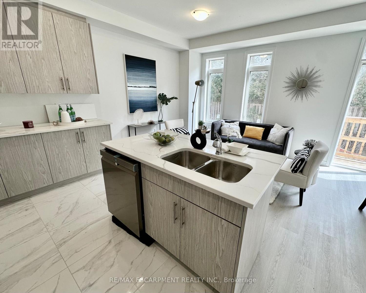 15 Davinci Boulevard, Hamilton, Ontario  L9B 1B7 - Photo 12 - X12937216