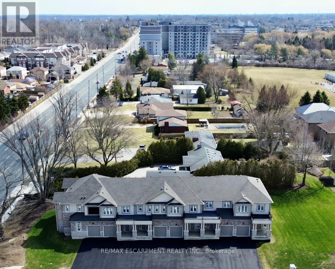 15 Davinci Boulevard, Hamilton, Ontario  L9B 1B7 - Photo 3 - X12937216