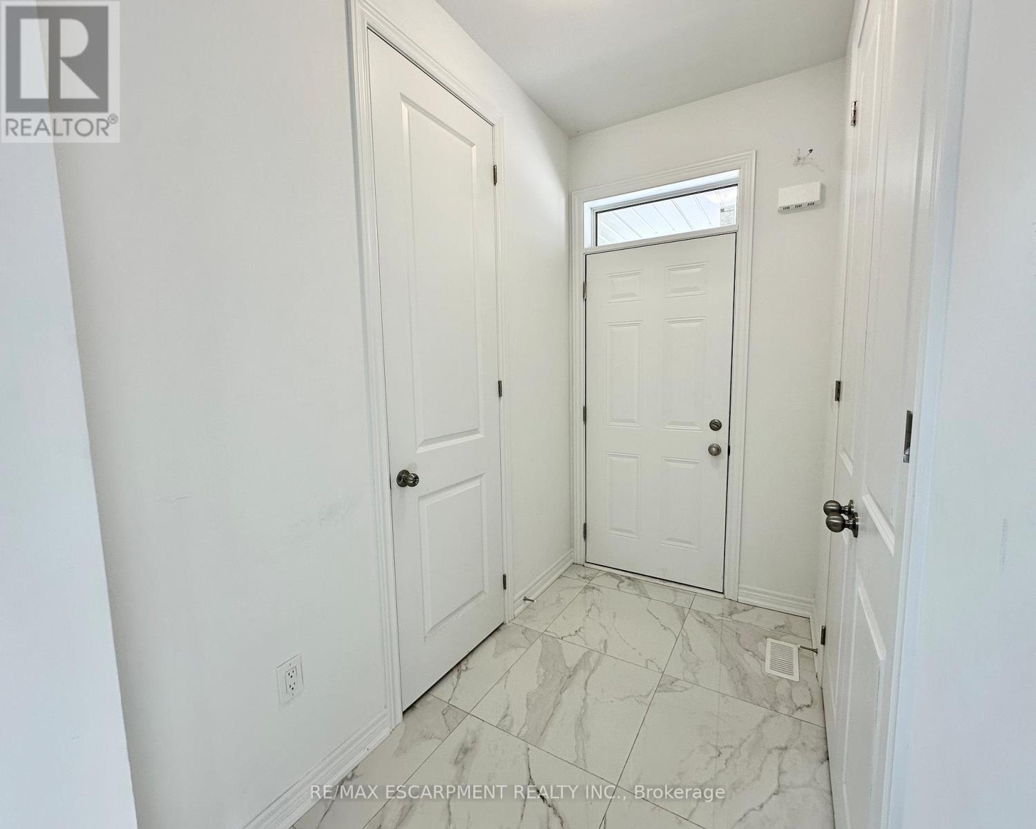 15 Davinci Boulevard, Hamilton, Ontario  L9B 1B7 - Photo 5 - X12937216