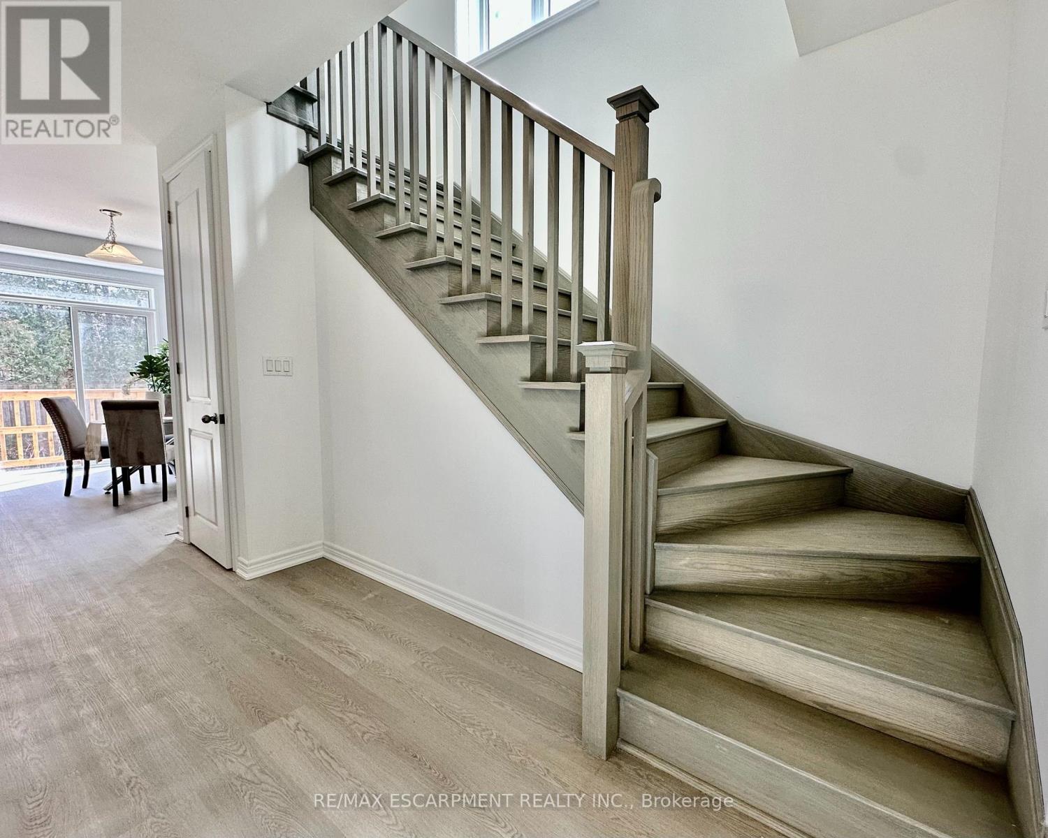 15 Davinci Boulevard, Hamilton, Ontario  L9B 1B7 - Photo 6 - X12937216