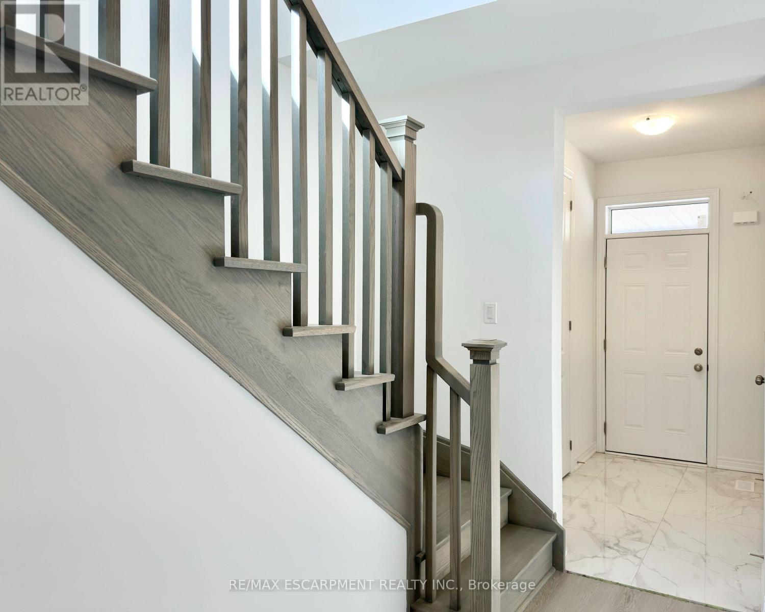 15 Davinci Boulevard, Hamilton, Ontario  L9B 1B7 - Photo 7 - X12937216