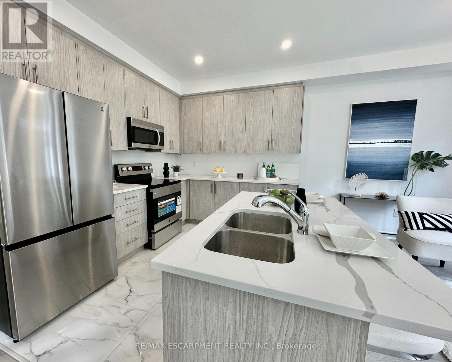 15 Davinci Boulevard, Hamilton, Ontario  L9B 1B7 - Photo 9 - X12937216