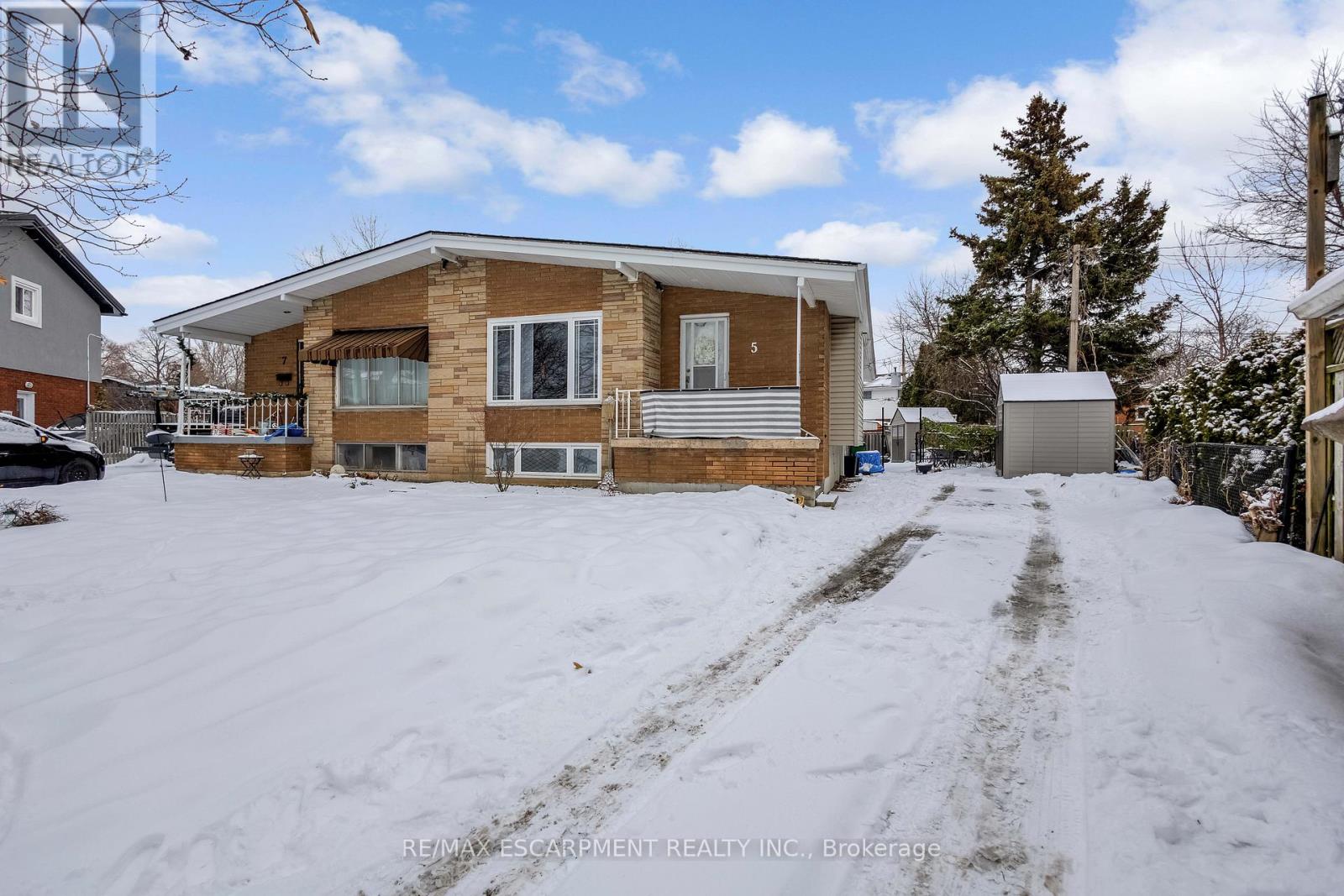 5 Carrington Court, Hamilton, Ontario  L9A 4N5 - Photo 4 - X12937218