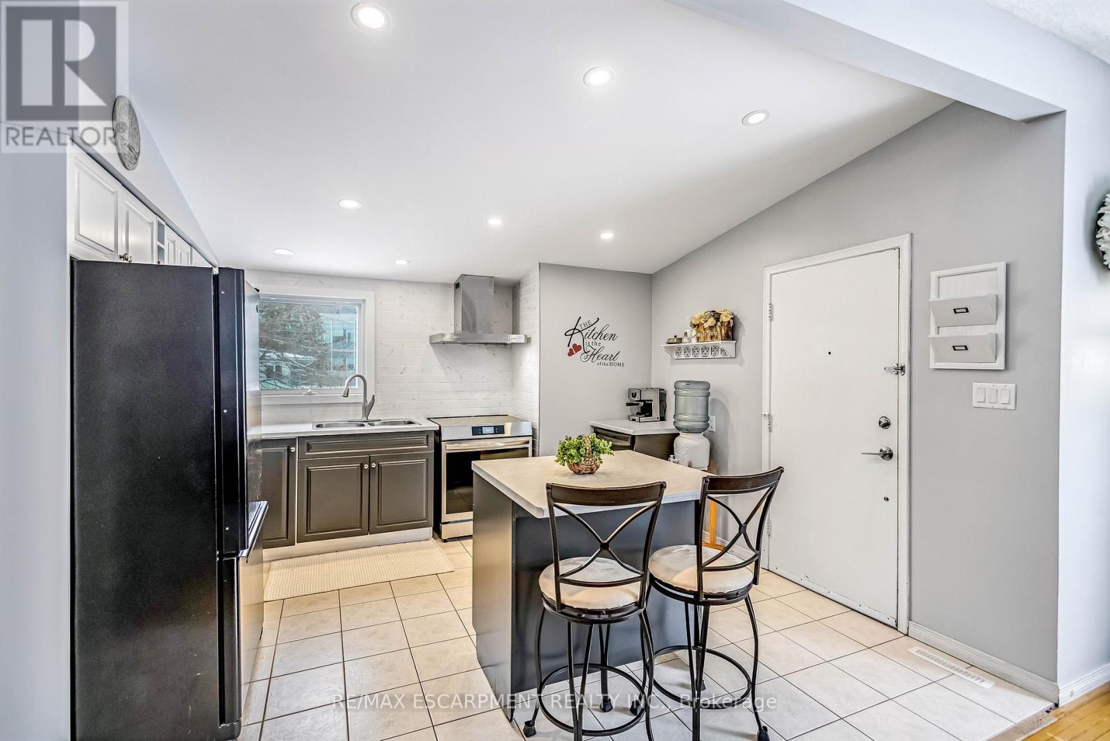 5 Carrington Court, Hamilton, Ontario  L9A 4N5 - Photo 6 - X12937218