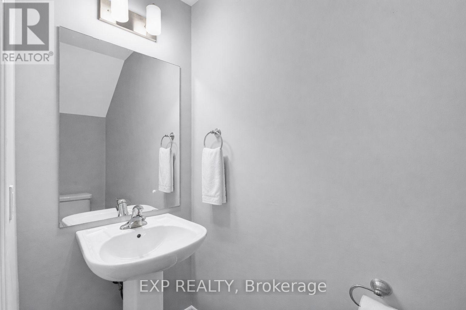 17 - 122 Dundas Street E, Hamilton, Ontario  L9H 7N3 - Photo 11 - X12935808