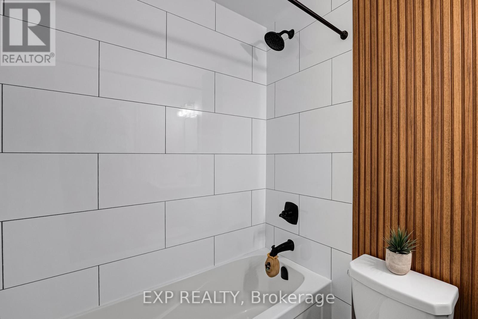 17 - 122 Dundas Street E, Hamilton, Ontario  L9H 7N3 - Photo 38 - X12935808