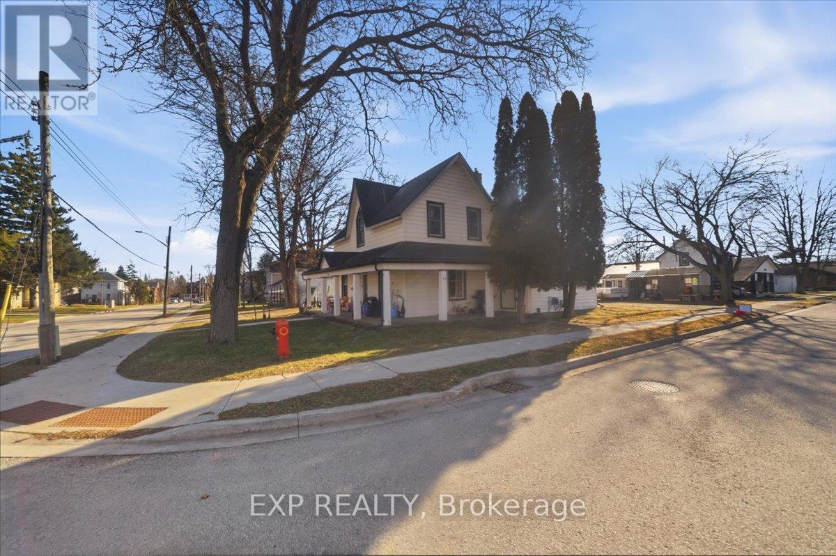 36 Cedar Street, Aylmer, Ontario  N5H 2E7 - Photo 2 - X12932008