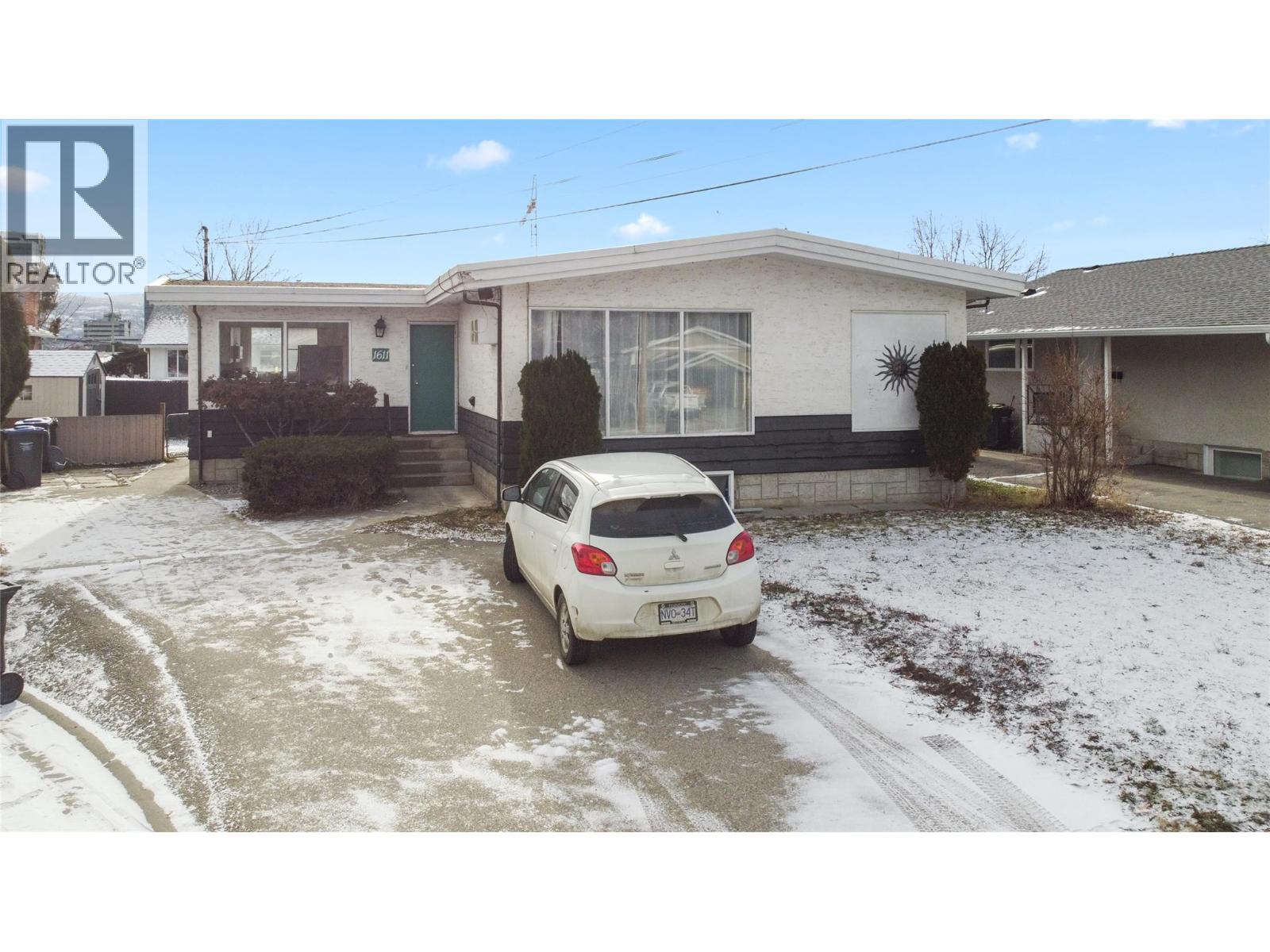 1611 Elm Street E, Kelowna, British Columbia