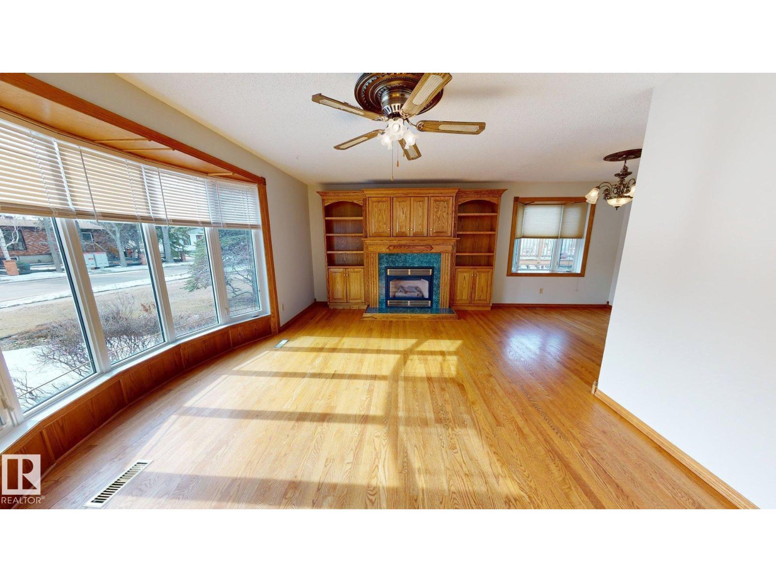 363 Richfield Rd Nw, Edmonton, Alberta  T6K 0K7 - Photo 4 - E4479486