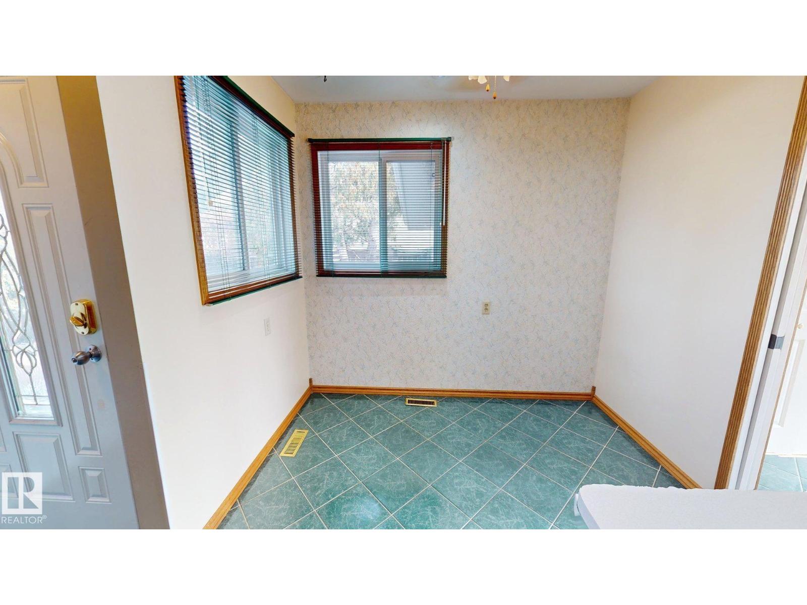 363 Richfield Rd Nw, Edmonton, Alberta  T6K 0K7 - Photo 8 - E4479486