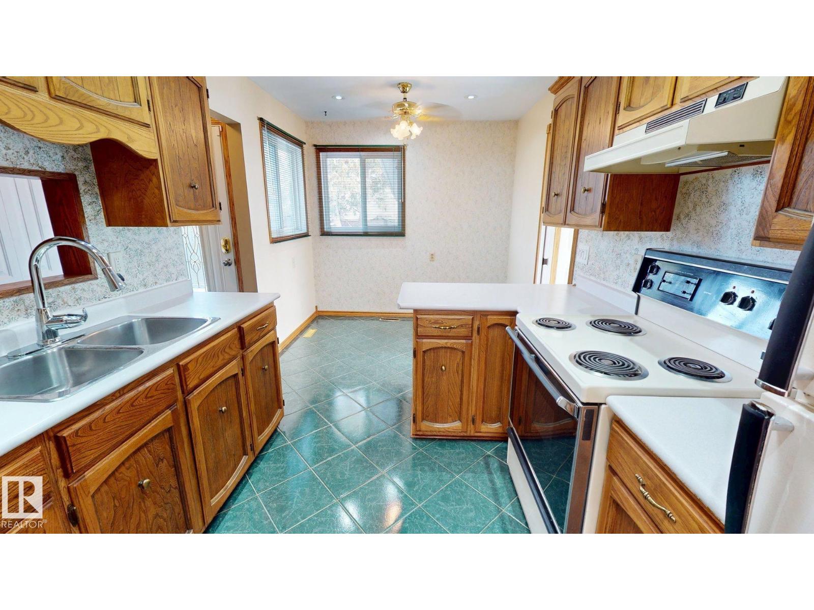 363 Richfield Rd Nw, Edmonton, Alberta  T6K 0K7 - Photo 7 - E4479486