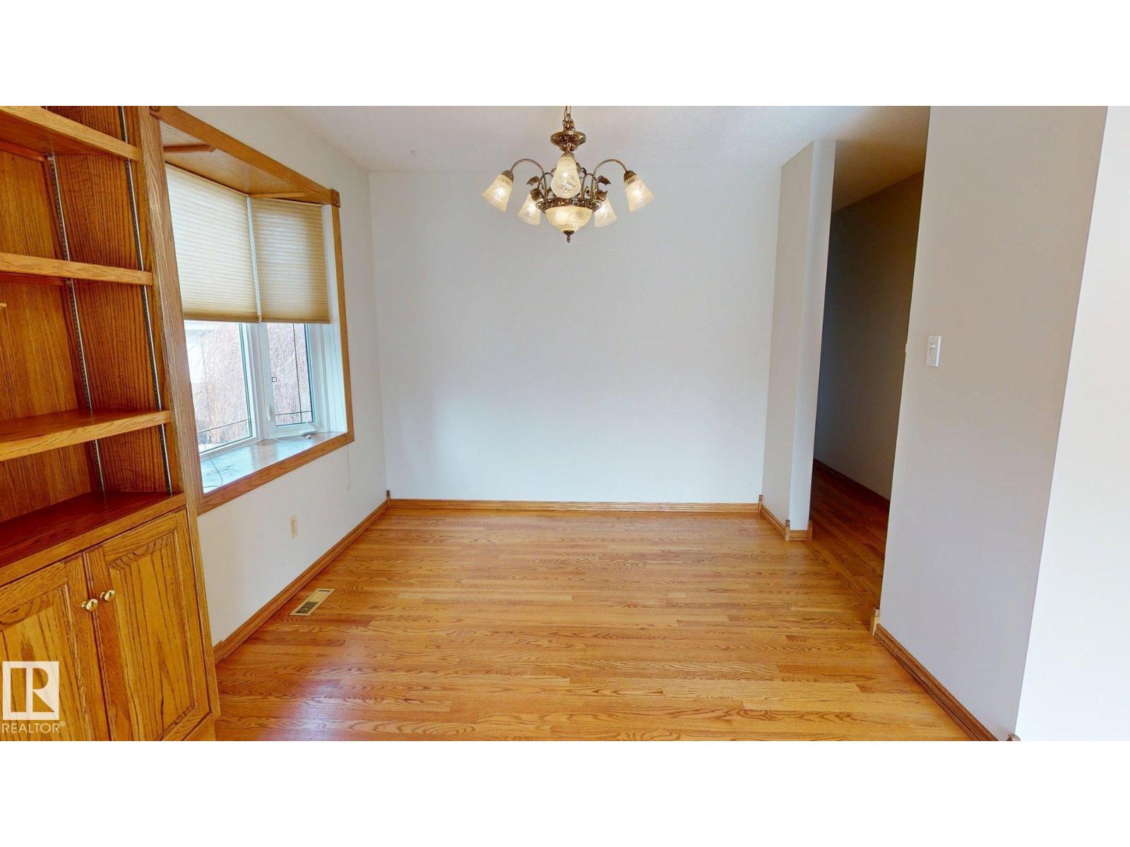 363 Richfield Rd Nw, Edmonton, Alberta  T6K 0K7 - Photo 6 - E4479486