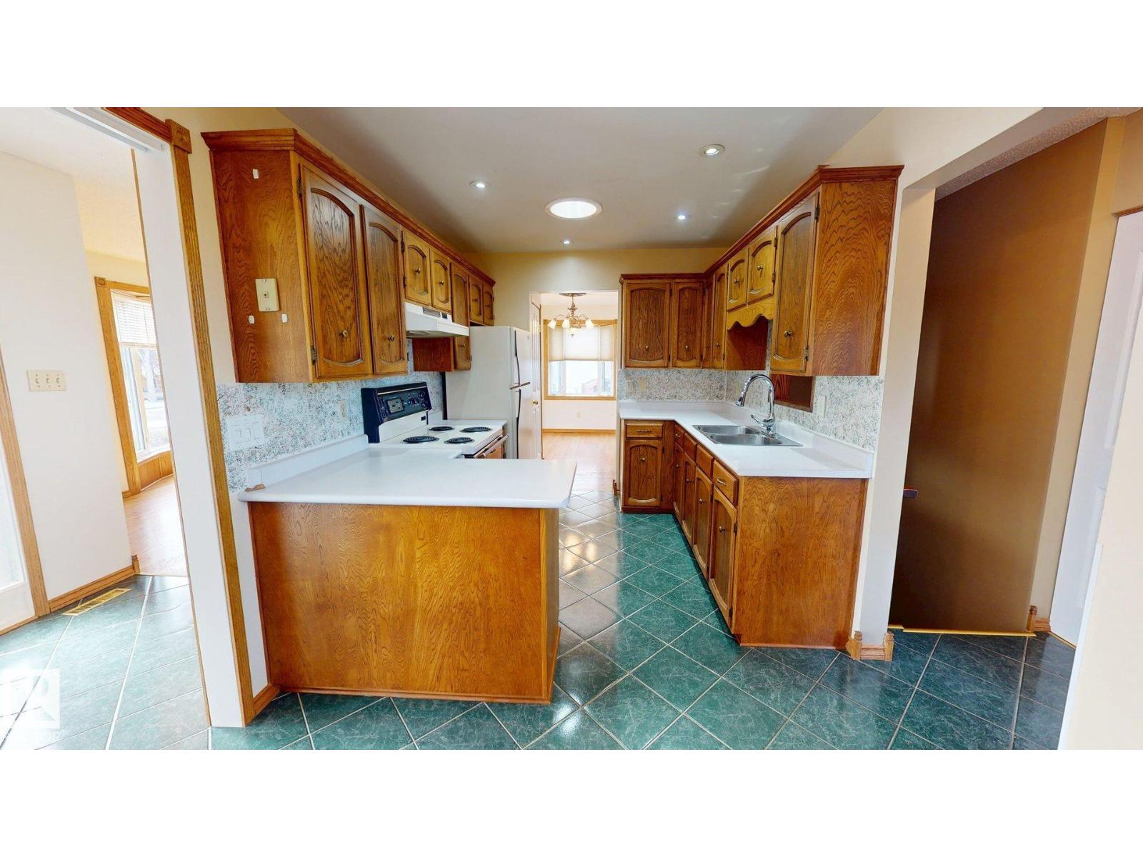 363 Richfield Rd Nw, Edmonton, Alberta  T6K 0K7 - Photo 9 - E4479486