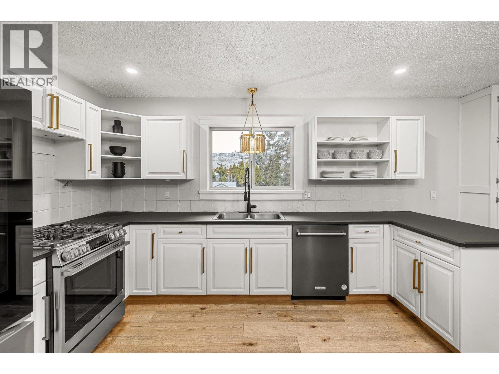 1492 Forest Avenue, Kelowna, British Columbia  V1P 1E7 - Photo 2 - 10376383