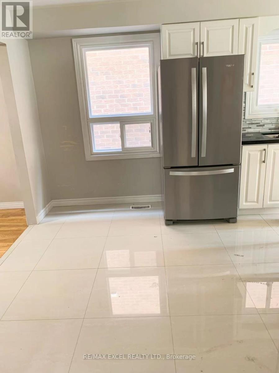 31 Enchanted Hills Crescent, Toronto, Ontario  M1V 3N9 - Photo 3 - E12831086