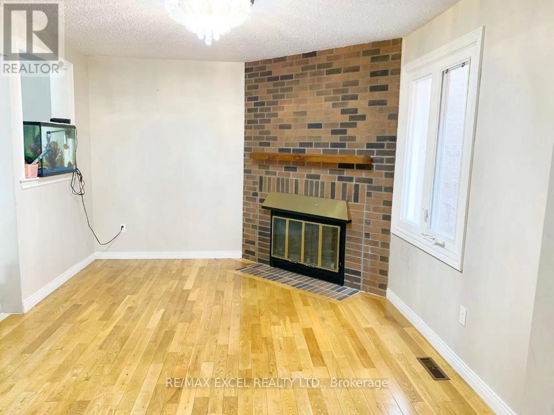 31 Enchanted Hills Crescent, Toronto, Ontario  M1V 3N9 - Photo 4 - E12831086