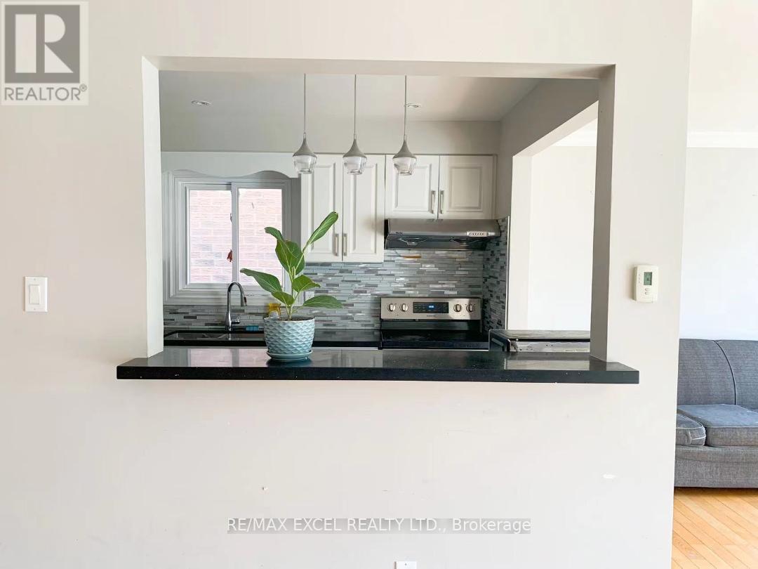 31 Enchanted Hills Crescent, Toronto, Ontario  M1V 3N9 - Photo 2 - E12831086