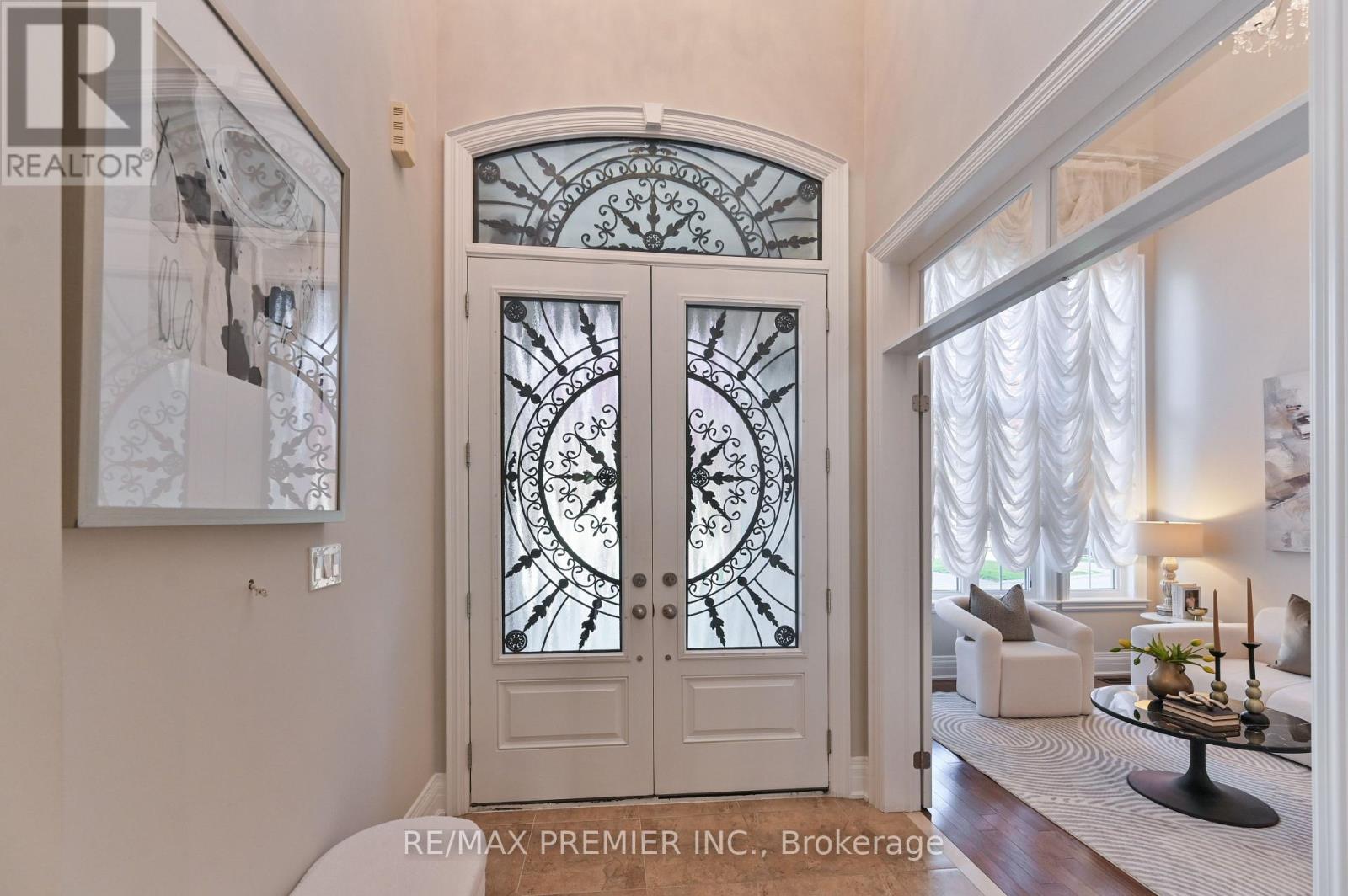 64 Heintzman Crescent, Vaughan, Ontario  L6A 4T1 - Photo 5 - N12833506