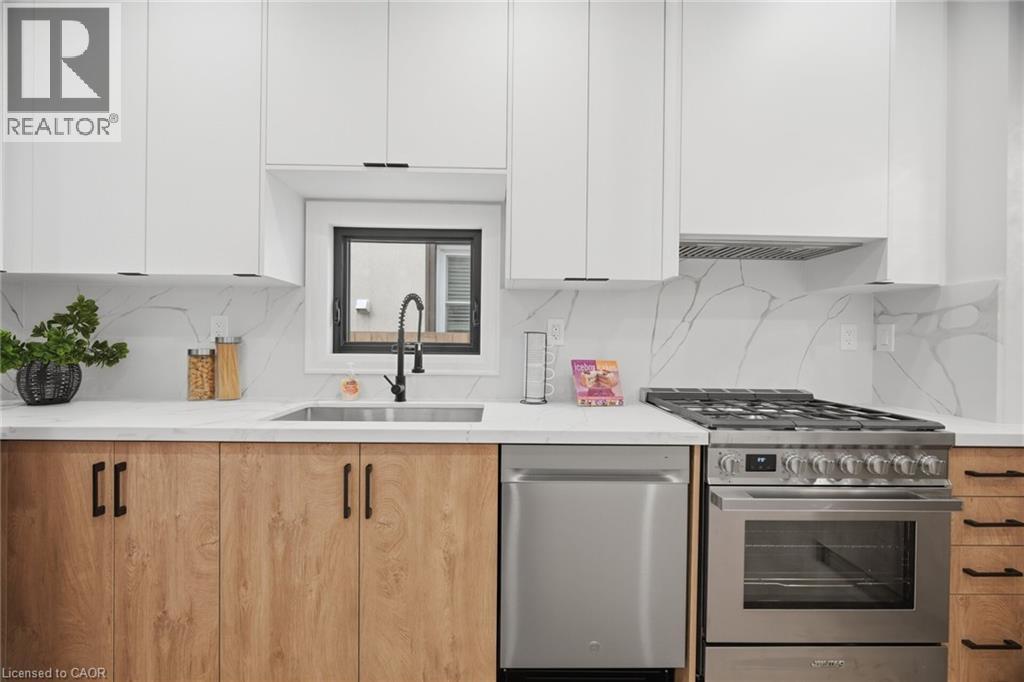 241 Maria Street, Toronto, Ontario  M6P 1W6 - Photo 9 - 40816064