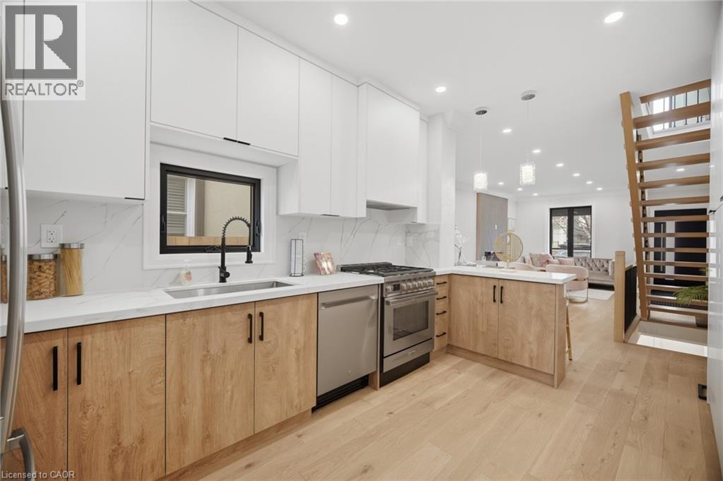 241 Maria Street, Toronto, Ontario  M6P 1W6 - Photo 10 - 40816064