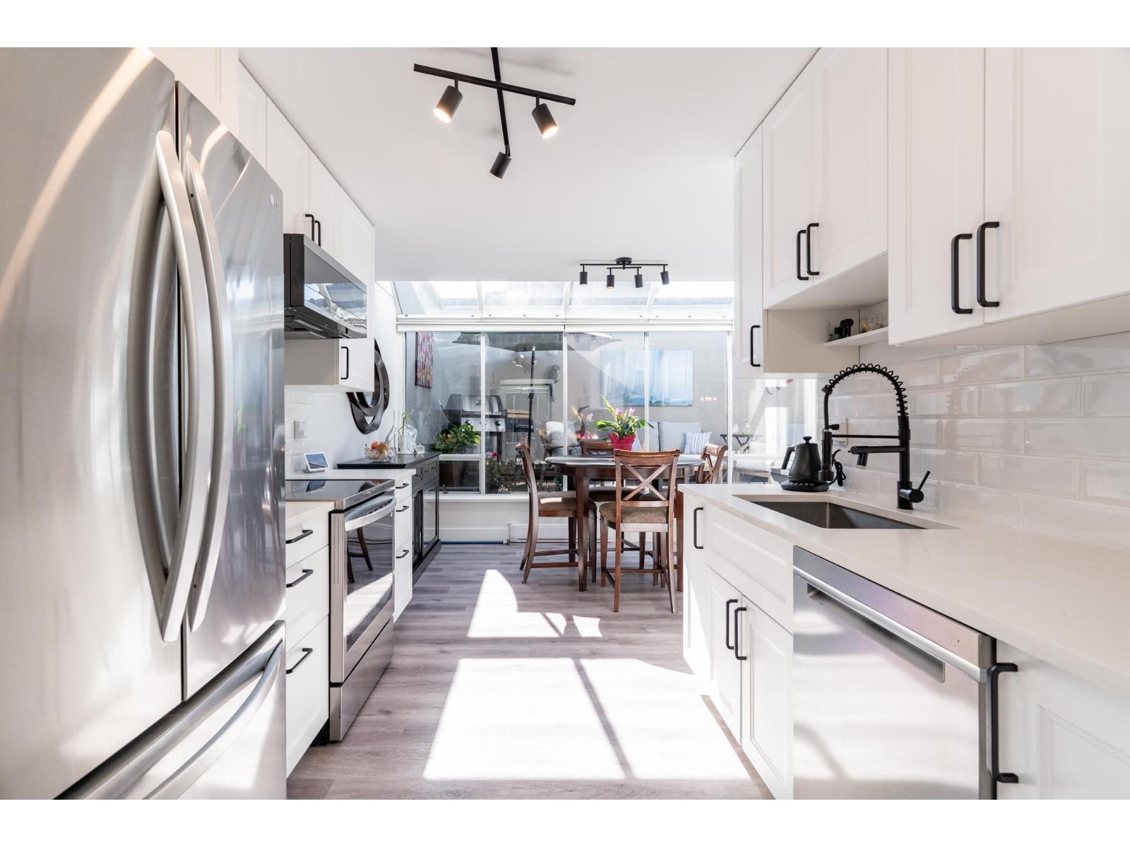 Listing Picture 4 of 40 : 501 1225 MERKLIN STREET, White Rock - 魯藝地產 Yvonne Lu Group - MLS Medallion Club Member