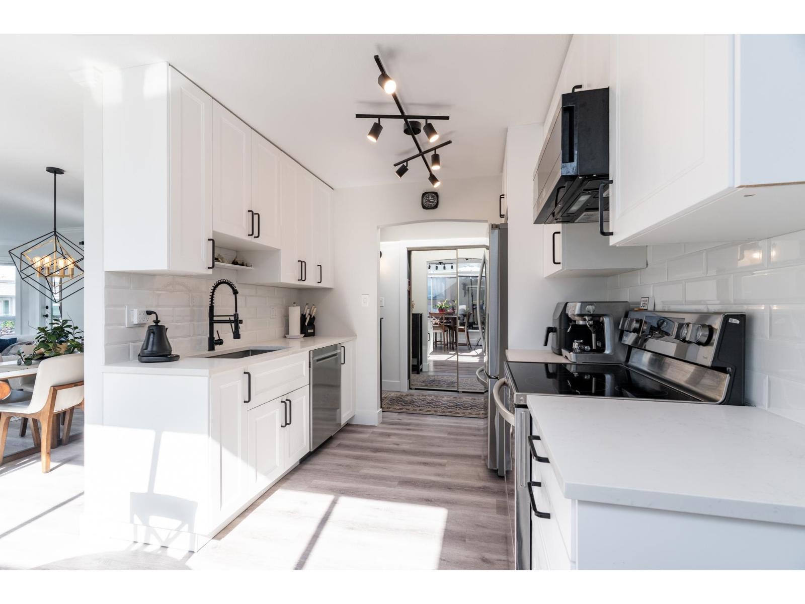 Listing Picture 6 of 40 : 501 1225 MERKLIN STREET, White Rock - 魯藝地產 Yvonne Lu Group - MLS Medallion Club Member