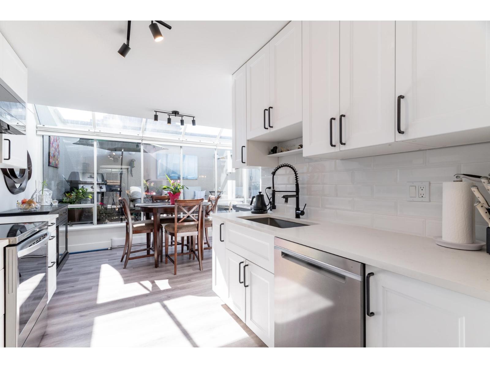Listing Picture 3 of 40 : 501 1225 MERKLIN STREET, White Rock - 魯藝地產 Yvonne Lu Group - MLS Medallion Club Member
