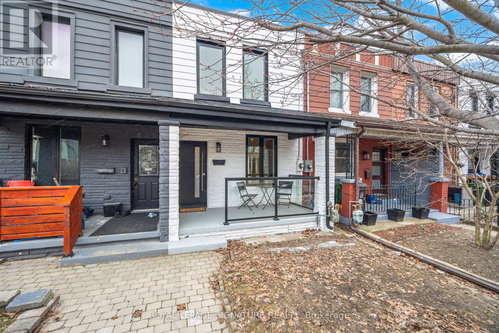 241 Maria Street, Toronto, Ontario  M6P 1W6 - Photo 27 - W12936952
