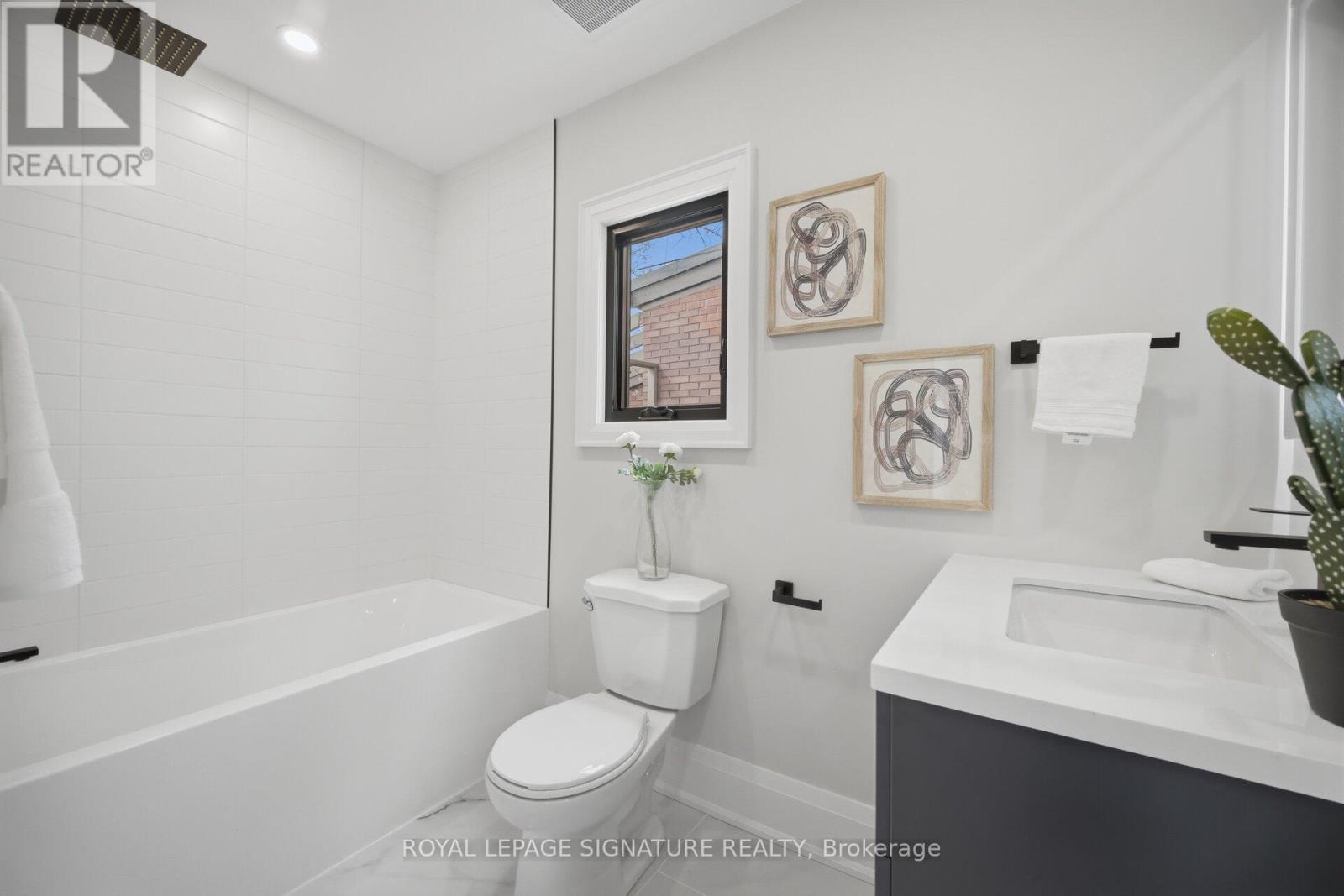 241 Maria Street, Toronto, Ontario  M6P 1W6 - Photo 9 - W12936952