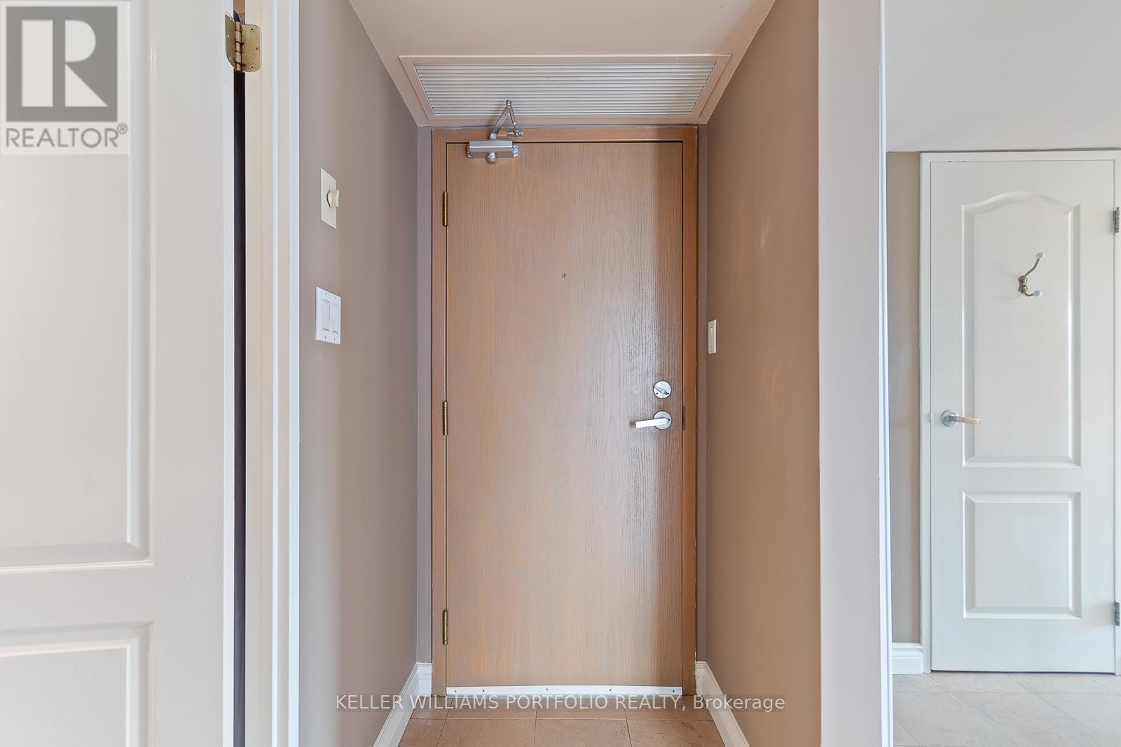 604 - 97 Lawton Boulevard, Toronto, Ontario  M4V 1Z6 - Photo 3 - C12937238