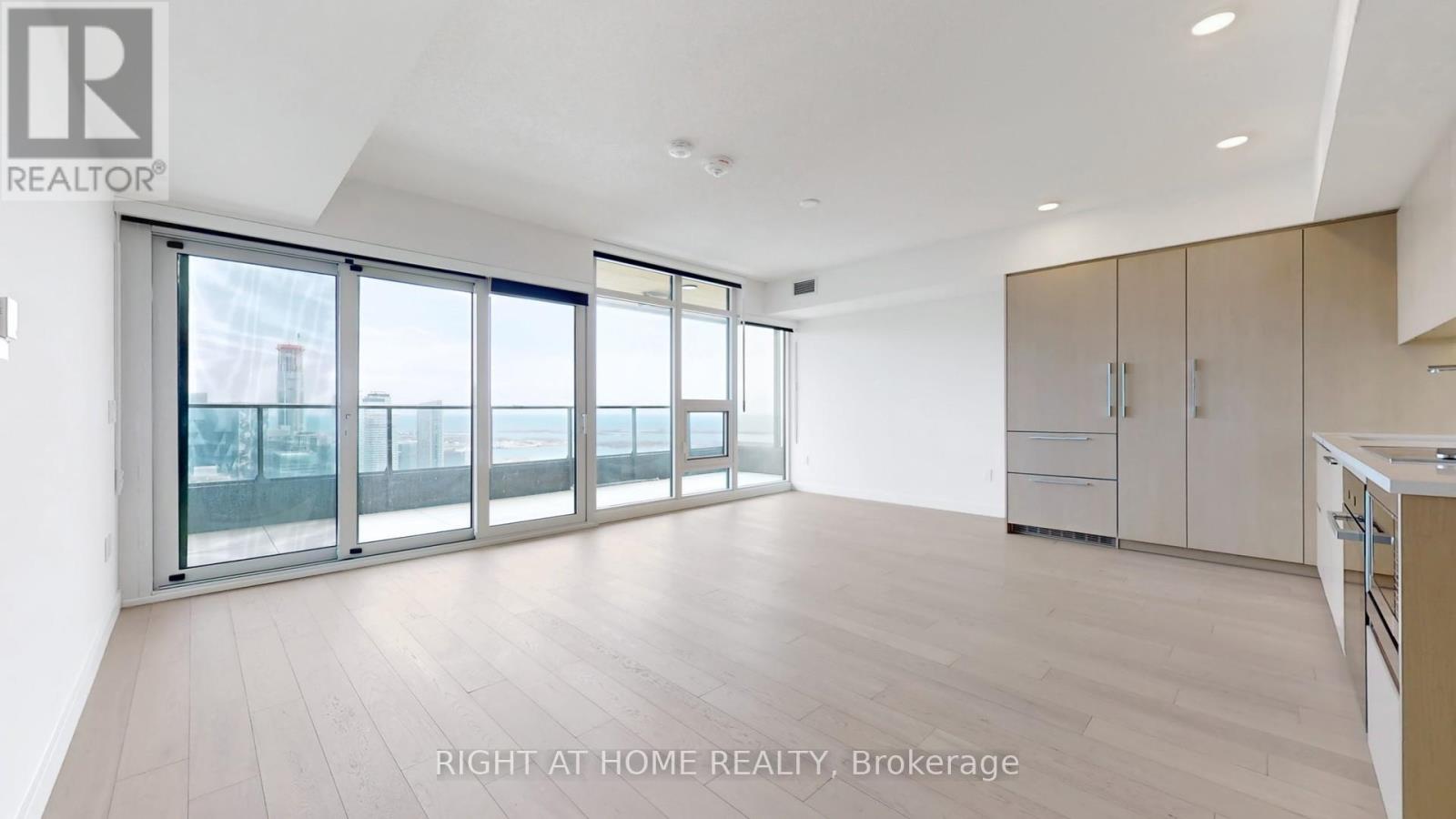 7706 - 3 Concord City Place Way, Toronto, Ontario  M5V 0X4 - Photo 10 - C12937258