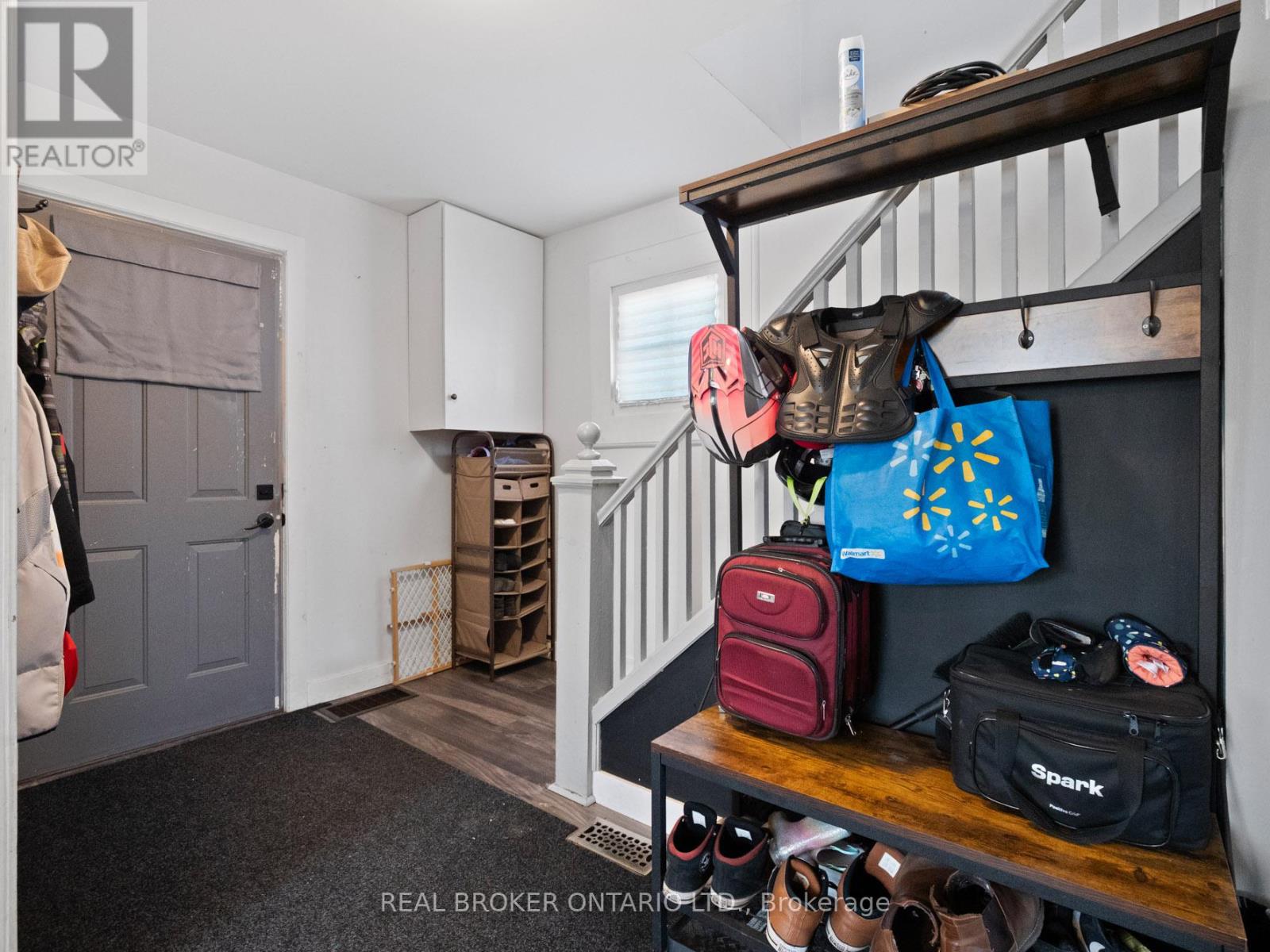 18 Patricia Avenue, Welland, Ontario  L3C 1E8 - Photo 3 - X12937248