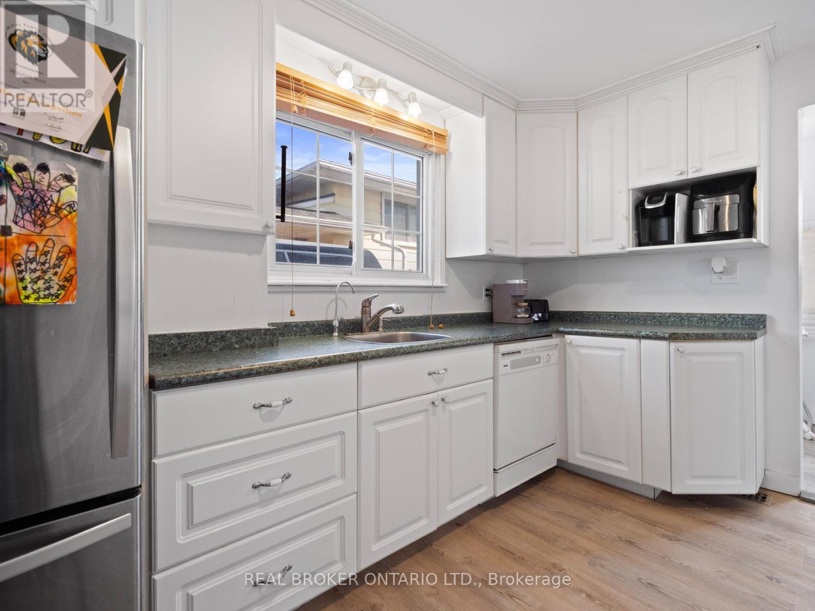 18 Patricia Avenue, Welland, Ontario  L3C 1E8 - Photo 8 - X12937248