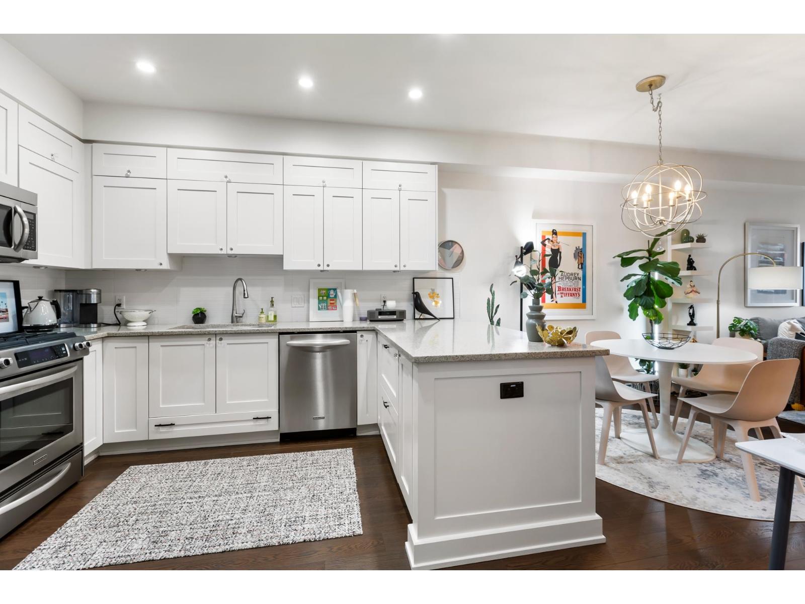 201 15195 36 Avenue, Surrey, British Columbia V3Z 4R3 - Photo 4 - R3105012