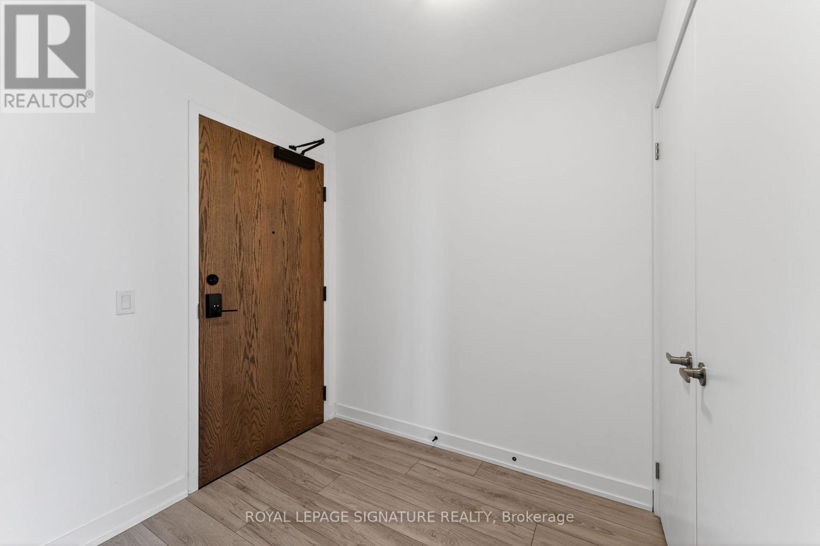 1008 - 1035 Southdown Road, Mississauga, Ontario  L5J 0A2 - Photo 4 - W12937262