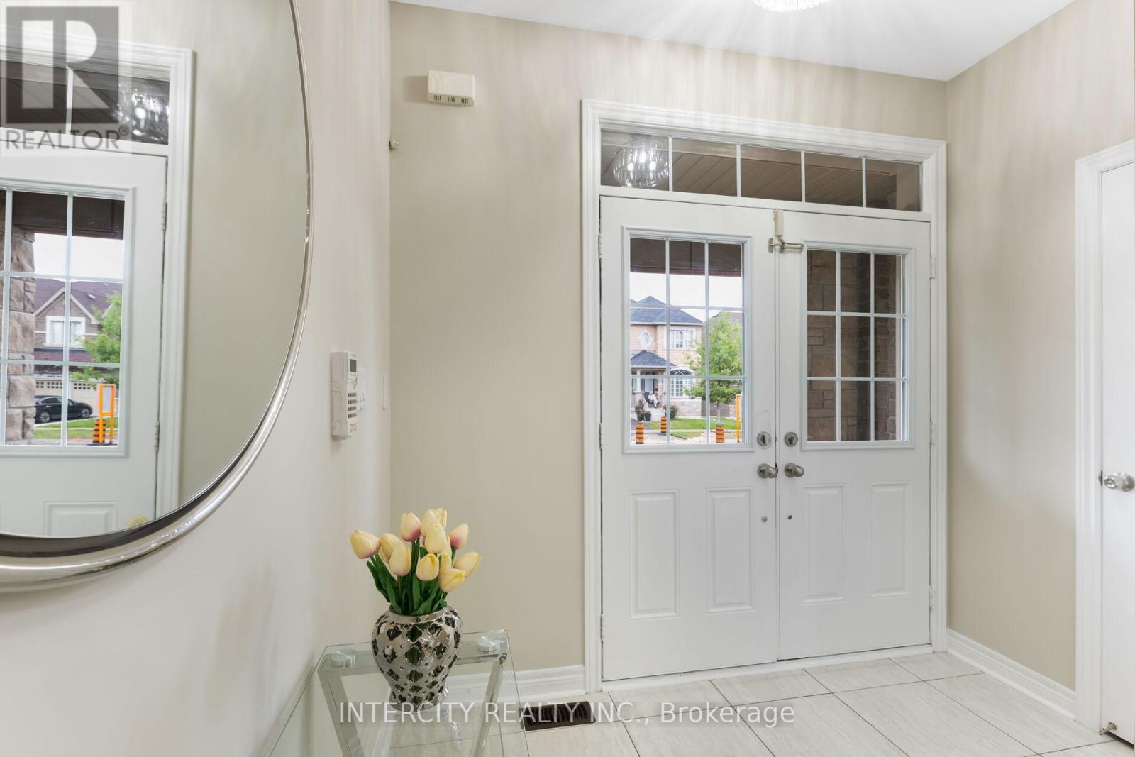 20 Russell Creek Drive, Brampton, Ontario  L6R 3Y9 - Photo 4 - W12937268