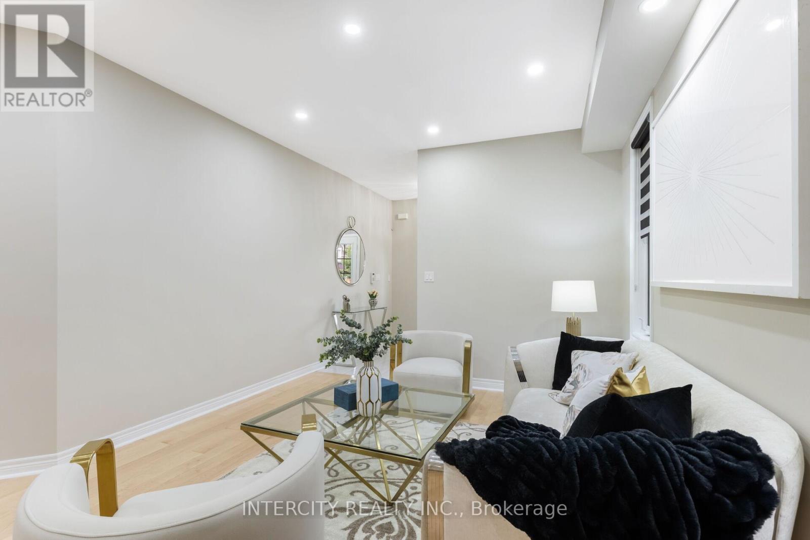 20 Russell Creek Drive, Brampton, Ontario  L6R 3Y9 - Photo 9 - W12937268