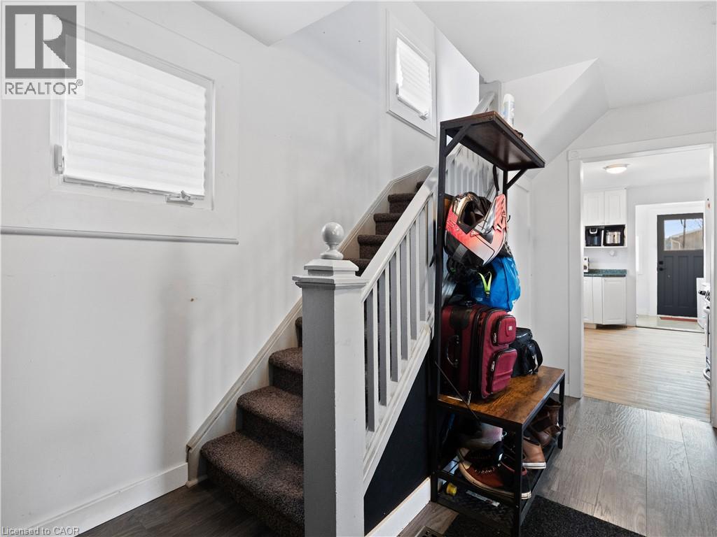 18 Patricia Avenue, Welland, Ontario  L3C 1E8 - Photo 2 - 40816323