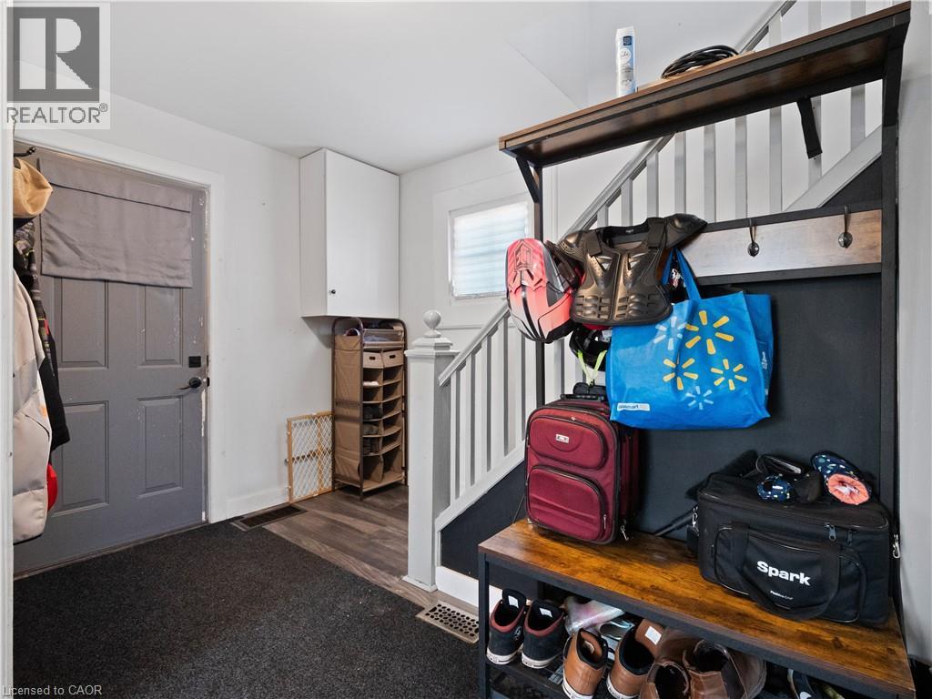 18 Patricia Avenue, Welland, Ontario  L3C 1E8 - Photo 3 - 40816323