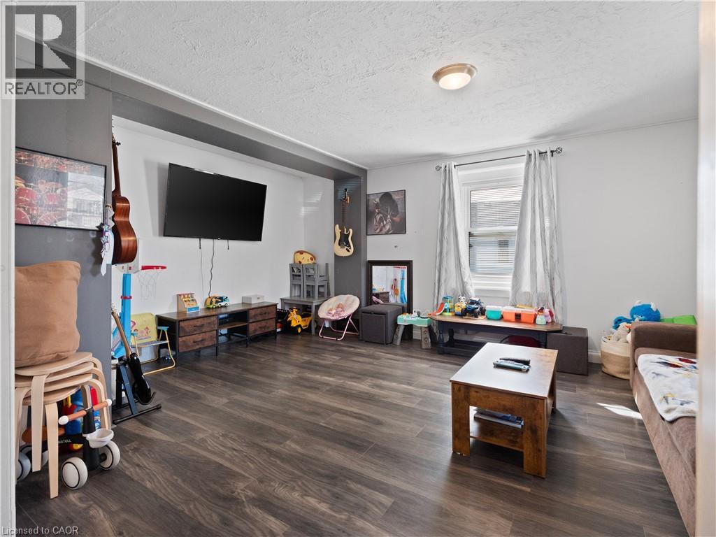 18 Patricia Avenue, Welland, Ontario  L3C 1E8 - Photo 5 - 40816323