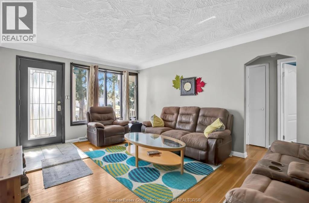 564 Wallace, Windsor, Ontario N9G 1L9 - Photo 3 - 26006505