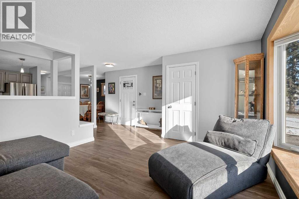 9519 3 Street Se, Calgary, Alberta  T2J 0W7 - Photo 3 - A2285536